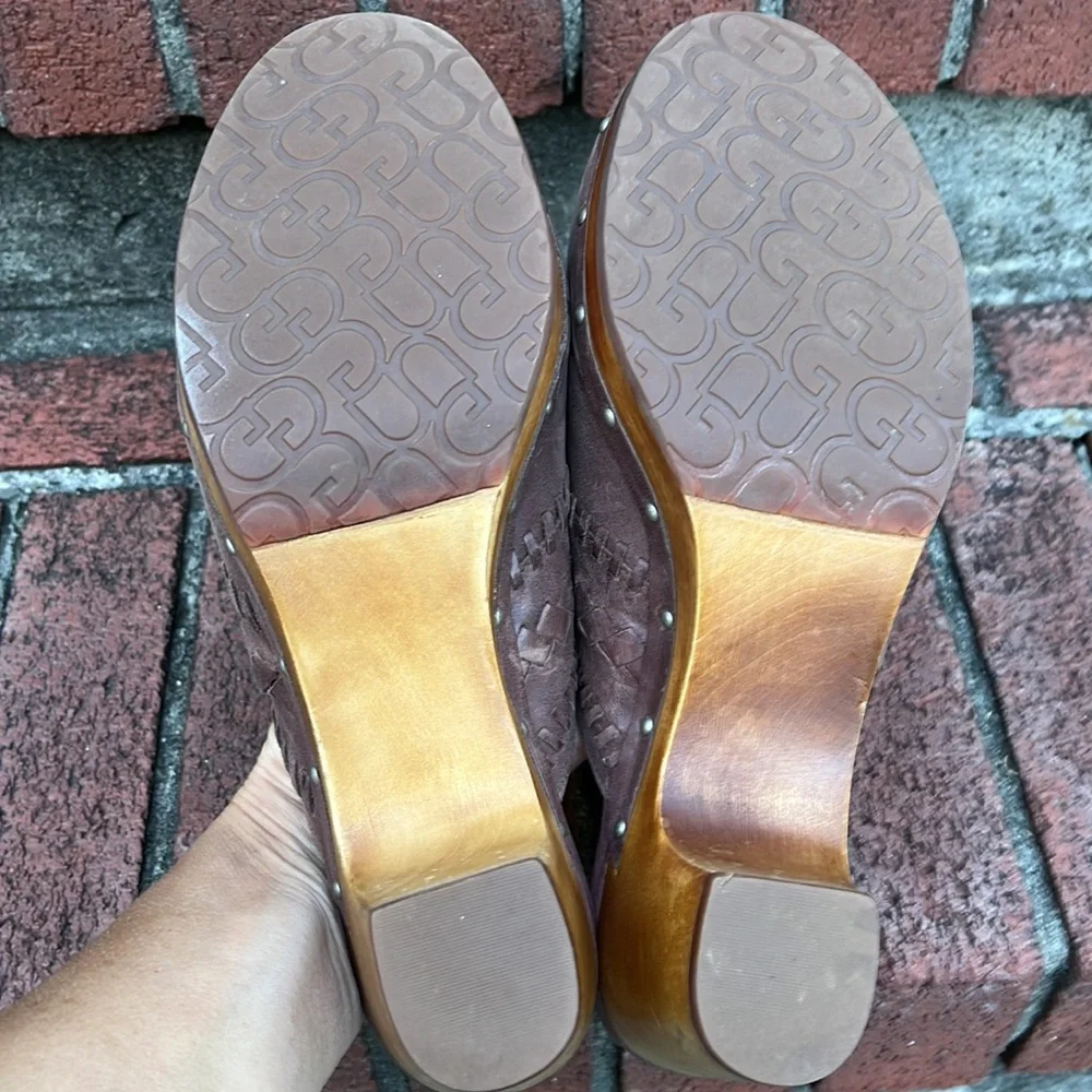 UGG Vivica Clogs - Picture 6 of 12